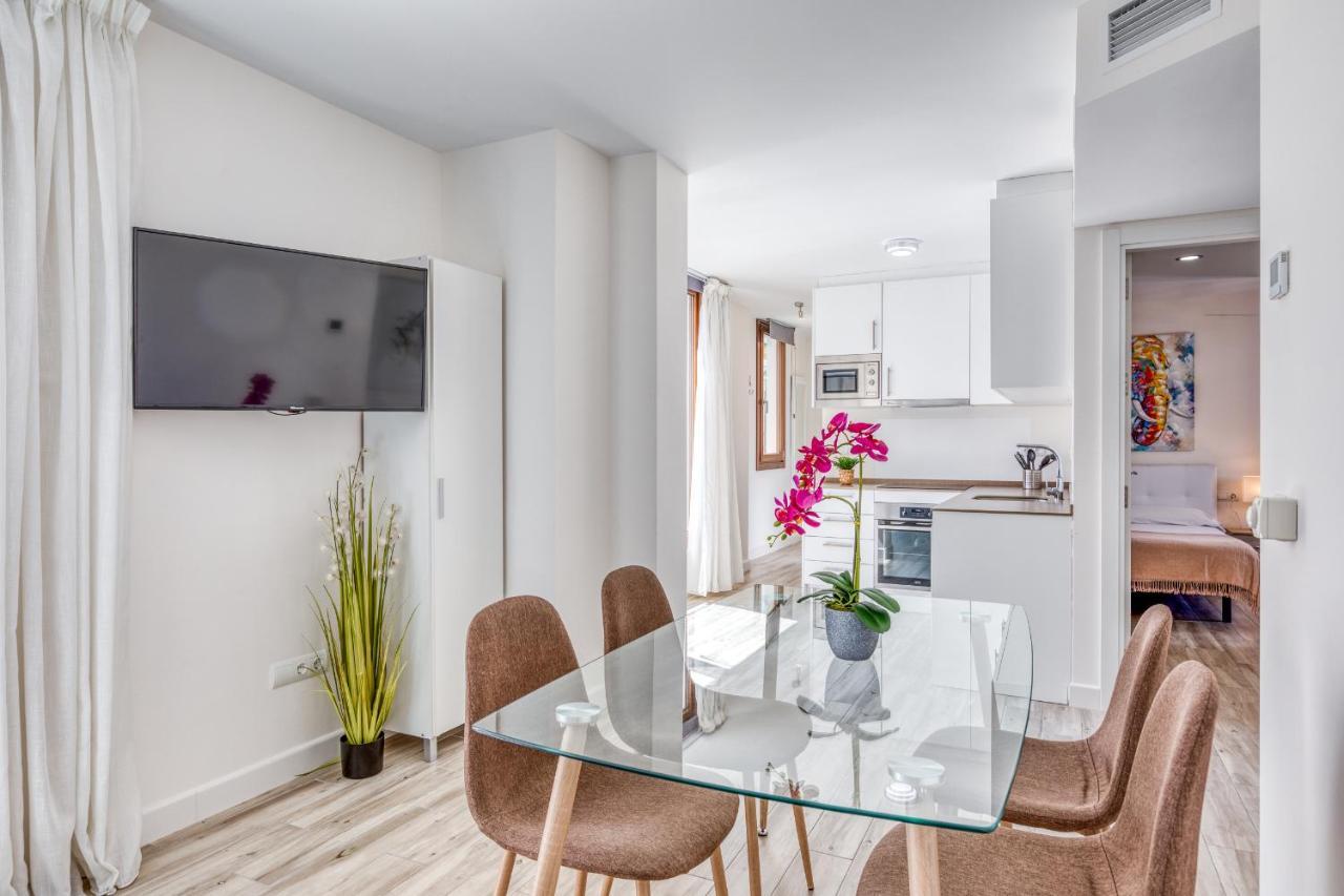 Hanami Estepona Centro 1B Appartement Buitenkant foto